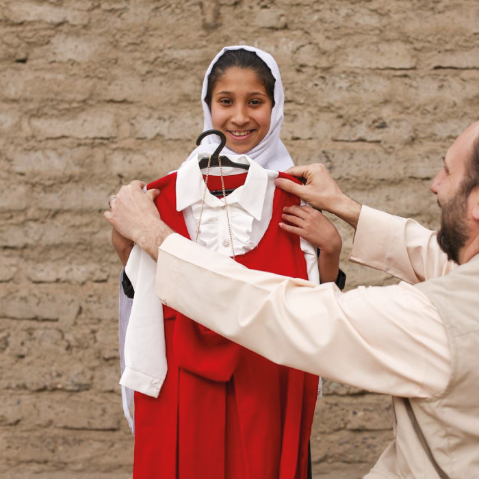 Çocuk Giydirme Bağışı ile ihtiyaç sahibi çocuklara umut olun. 15 Temmuz Yardımlaşma ve Dayanışma Derneği ile geleceğe sıcak bir dokunuş yapın.